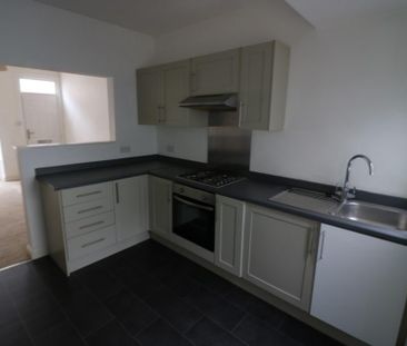2 bedroom terraced house to rent - Photo 4