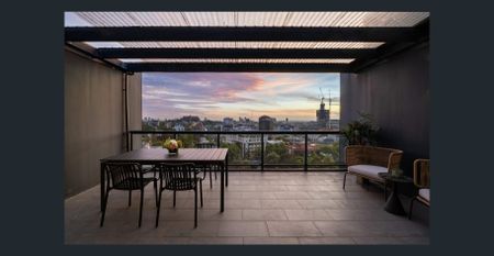 Inner-City Sub-Penthouse with Sweeping District Views - Photo 4