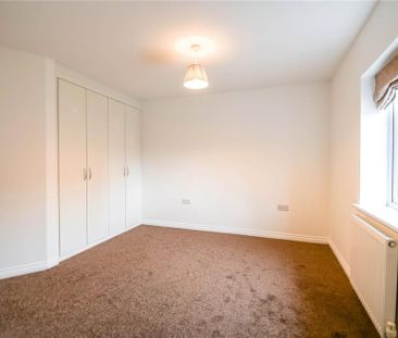 4 bedroom semi-detached house to rent - Photo 5