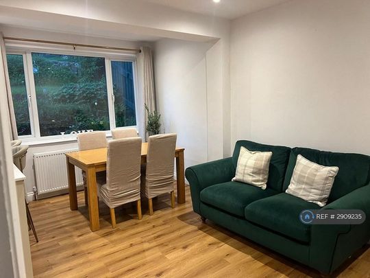 4 bedroom semi-detached house to rent - Photo 1