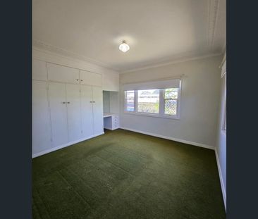 136 South Street, Centenary Heights, Qld 4350 - Photo 2