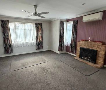 WAIMATE - 3 BED HOUSE, LARGE DBLE GARAGE, MODERNISED BATHROOM - Photo 1