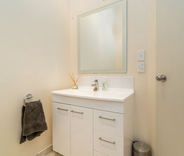 Inner City 1 bedroom studio apartment - Photo 2