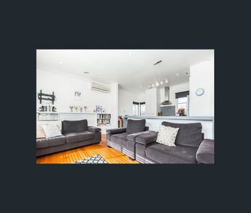 Classic Belmont Weatherboard Home - Photo 2