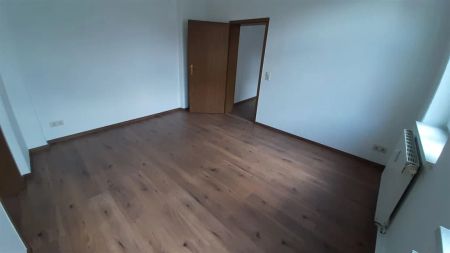 Attraktive, großzügige Wohnung, frisch renoviert - Photo 2