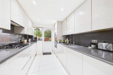 3 bedroom end of terrace house to rent - Photo 4