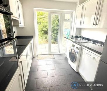 3 bedroom semi-detached house to rent - Photo 3