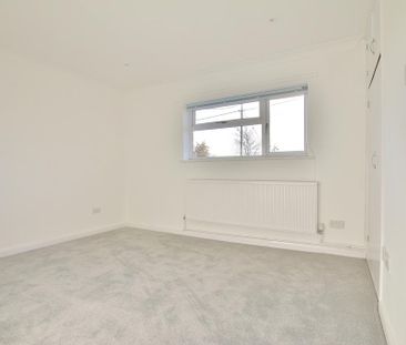 3 bedroom detached bungalow to rent - Photo 2