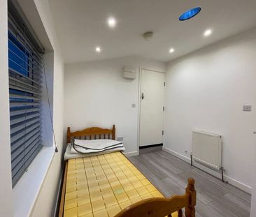 Room in a Shared House, Stockwood Crescent, LU1 - Photo 2