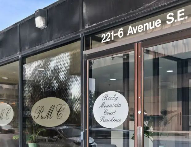 1 Bedroom corner unit in the heart of Downtown Calgary with stunning views | 1602 - 221 6 Avenue Southeast, Calgary - Photo 1