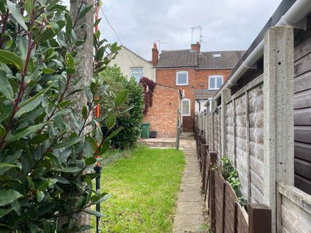 2 bedroom terraced house to rent - Photo 5