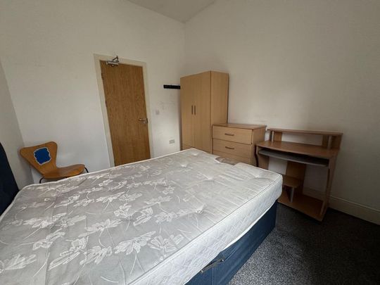 5 bedroom property to rent - Photo 1