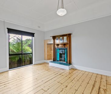 Charm & Character! - Photo 2