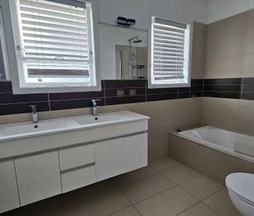 Sunny Spacious Family Home in a Great Location - Photo 3