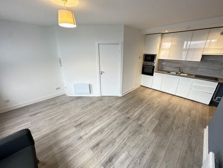 3 bedroom apartment to rent - Photo 2