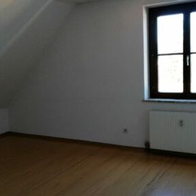 Gepflegte 1 Zimmer Dachgeschosswohnung in zentraler Lage - Foto 1