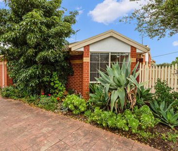 MOVE IN NOW! - Photo 6