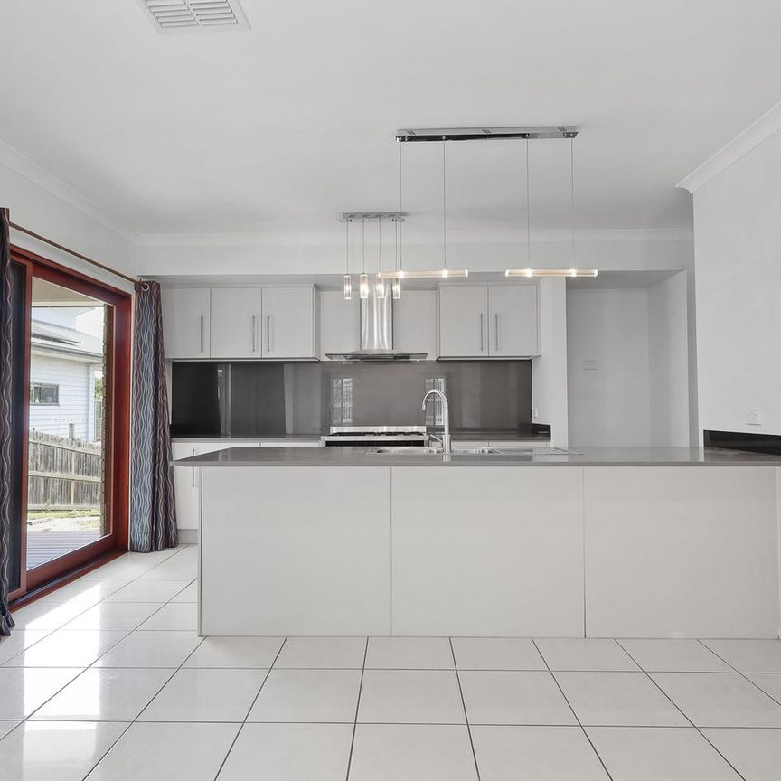 Executive Family Living - Photo 1