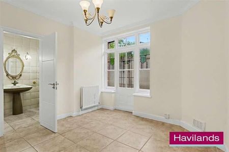 Old Park Ridings, London, N21 - Photo 4