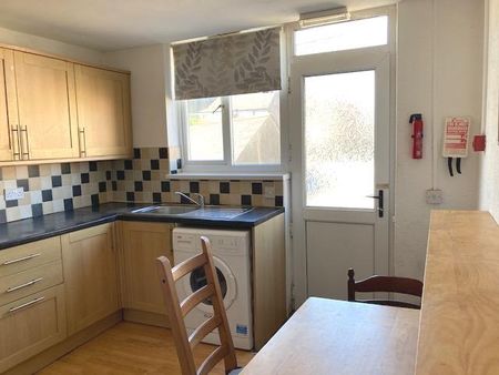 5 bedroom apartment to rent - Photo 3