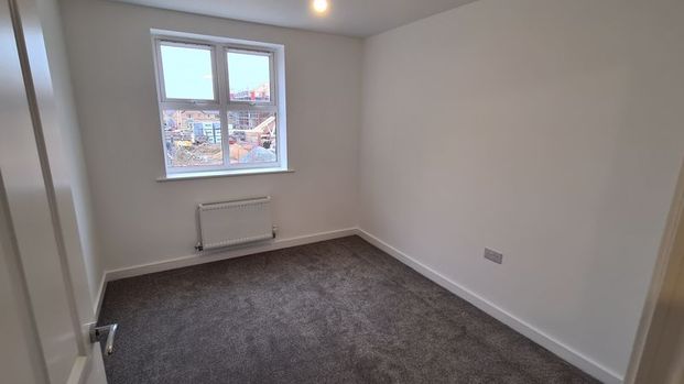 Waterfield Close, Peterborough - Photo 1