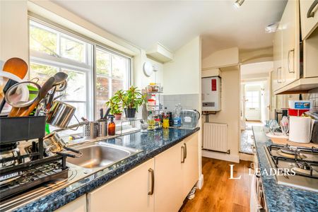 3 bedroom house to rent Orchard Street, Chichester, PO19 - Photo 3