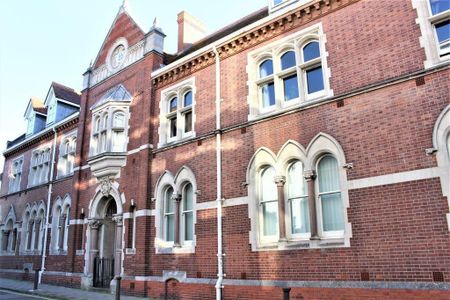 2 Bed Flat, Old Court House, BN2 - Photo 4