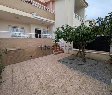 Alquiler de chalet adosado en Calle Nectarina - Photo 5