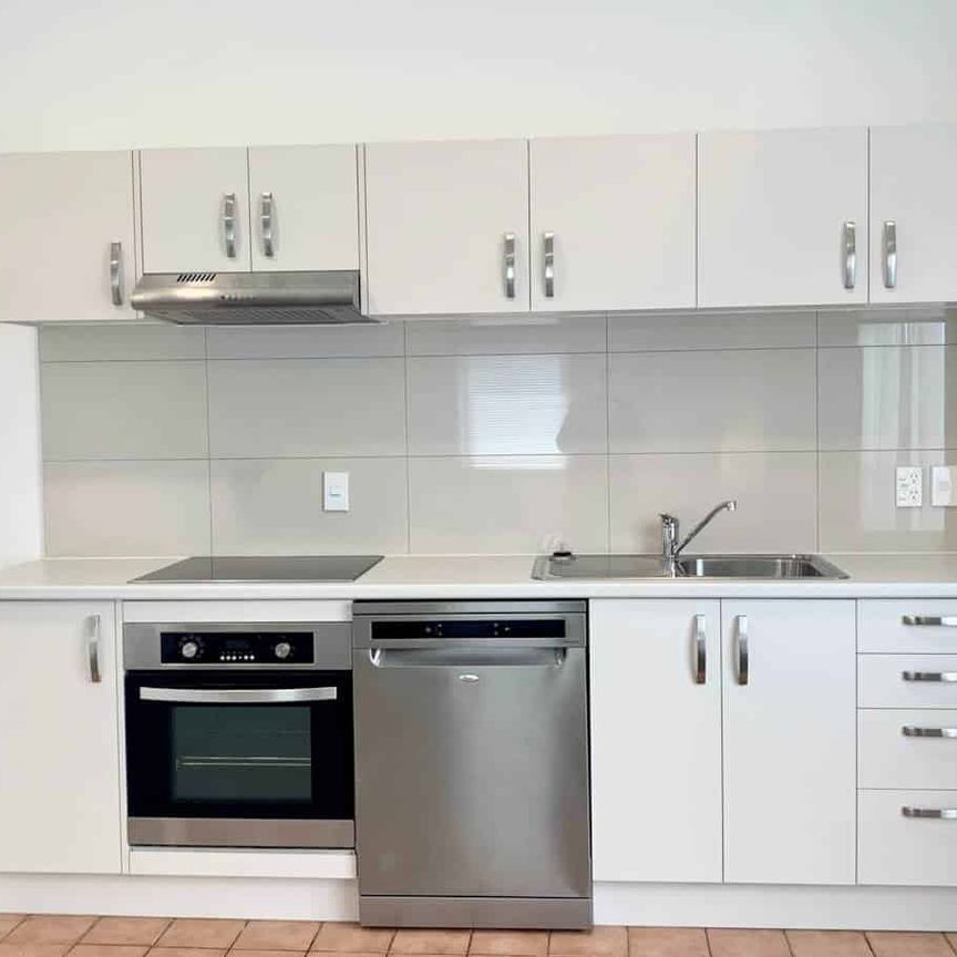 Eden Terrace Gem! - Photo 1