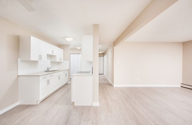 Castle Harbour - Photo 1