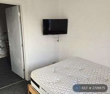 1 bedroom in a house share to rent - Photo 2