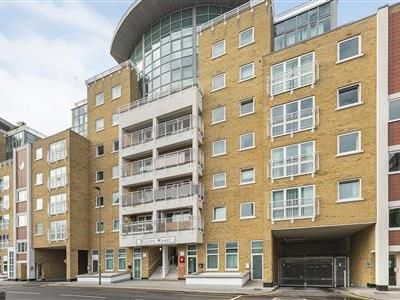 Lombard Road, SW11 - Photo 2