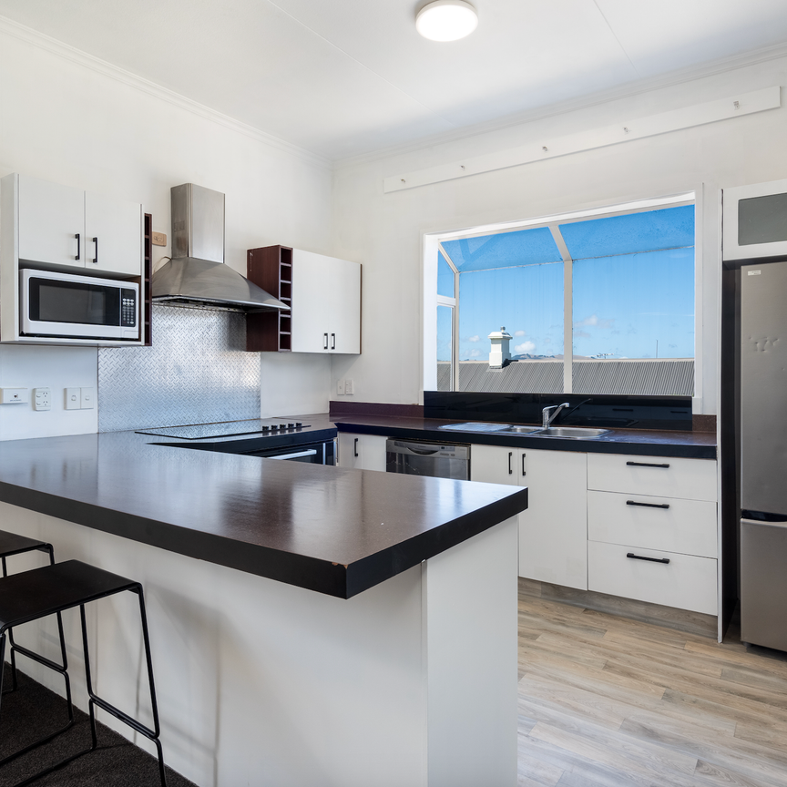 350 Highgate, Rosyln - Photo 1