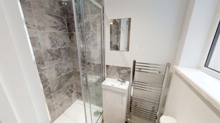 1 bedroom in a house share to rent - Photo 4