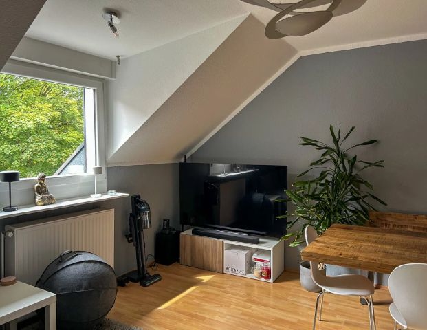 Gemütliche Dachgeschosswohnung mit Balkon - Hier wartet Ihr neues Zuhause auf Sie - Photo 1