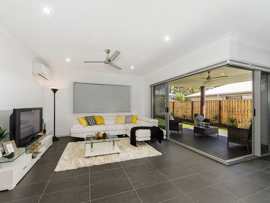 Beautiful Home with large side access! - Photo 1