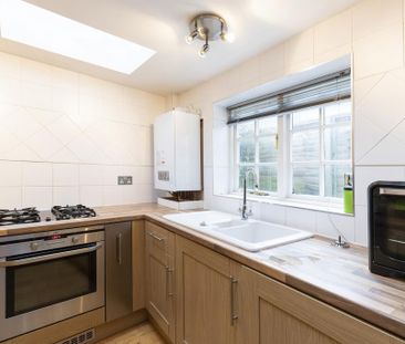 2 bedroom semi-detached house to rent - Photo 4