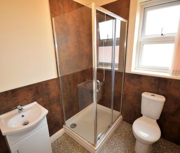 1 bedroom in a house share to rent - Photo 4