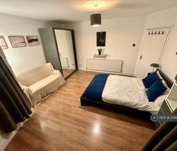 1 bedroom in a house share to rent - Photo 3