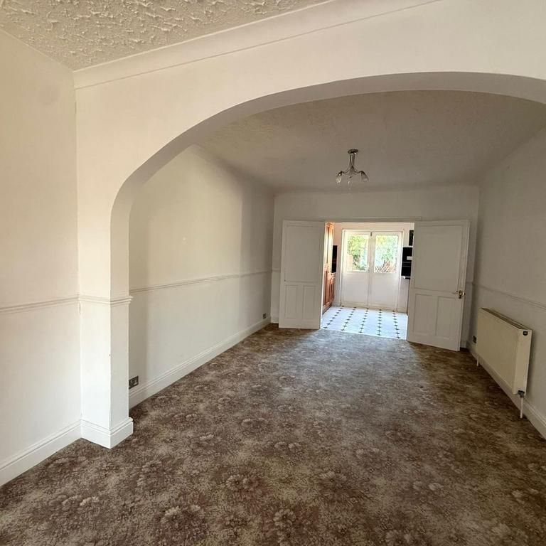 3 bedroom semi-detached house to rent - Photo 1