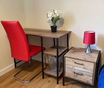 Eastgate Street Room 3 - Photo 6