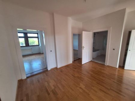 Großzügige, helle 5-Zimmer-Dachgeschosswohnung im Altbau – ruhige - Photo 3