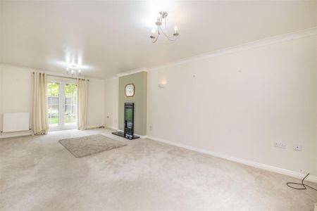 4 bed House - Detached To Let - Photo 2