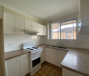 “Renovated 2 Bedroom Unit in Liverpool” - Photo 2