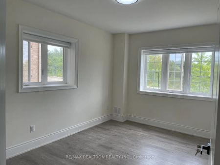 Detached Home For Lease | N9258841 - Photo 3