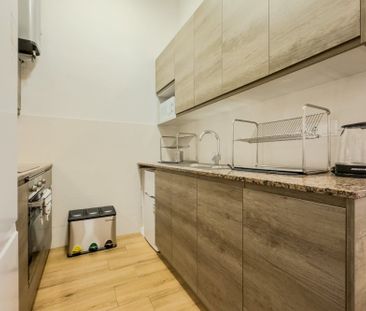 Very cozy room in Avinyó street - Photo 3