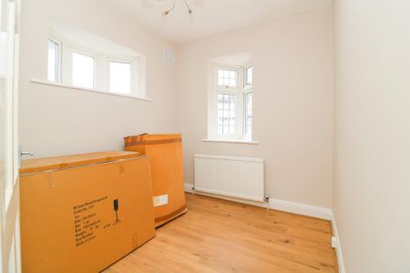 4 bedroom semi-detached house to rent - Photo 2