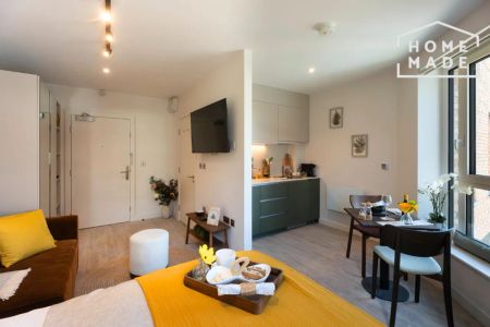 The Rex, Clarence St., KT1 - Photo 2