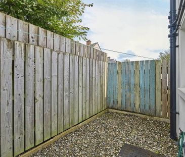 17 Lyle Road, Ballyholme, Bangor, BT20 5LU - Photo 1