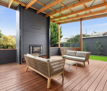 Stunning Newtown Period Home - Photo 5